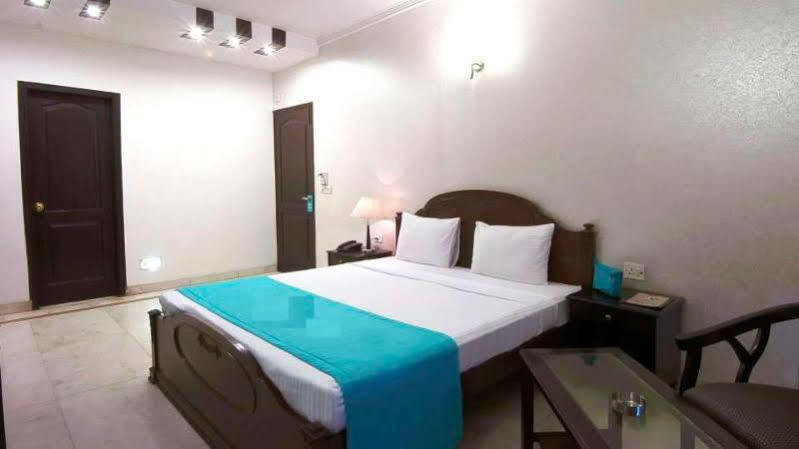 Hotel Comfort Zone Greater Kailash Nova Deli Exterior foto